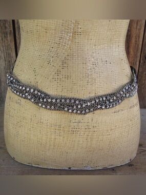 le chateau 90s Embellished Wavy Braided Crystal Stretch Belt - black, gunmetal